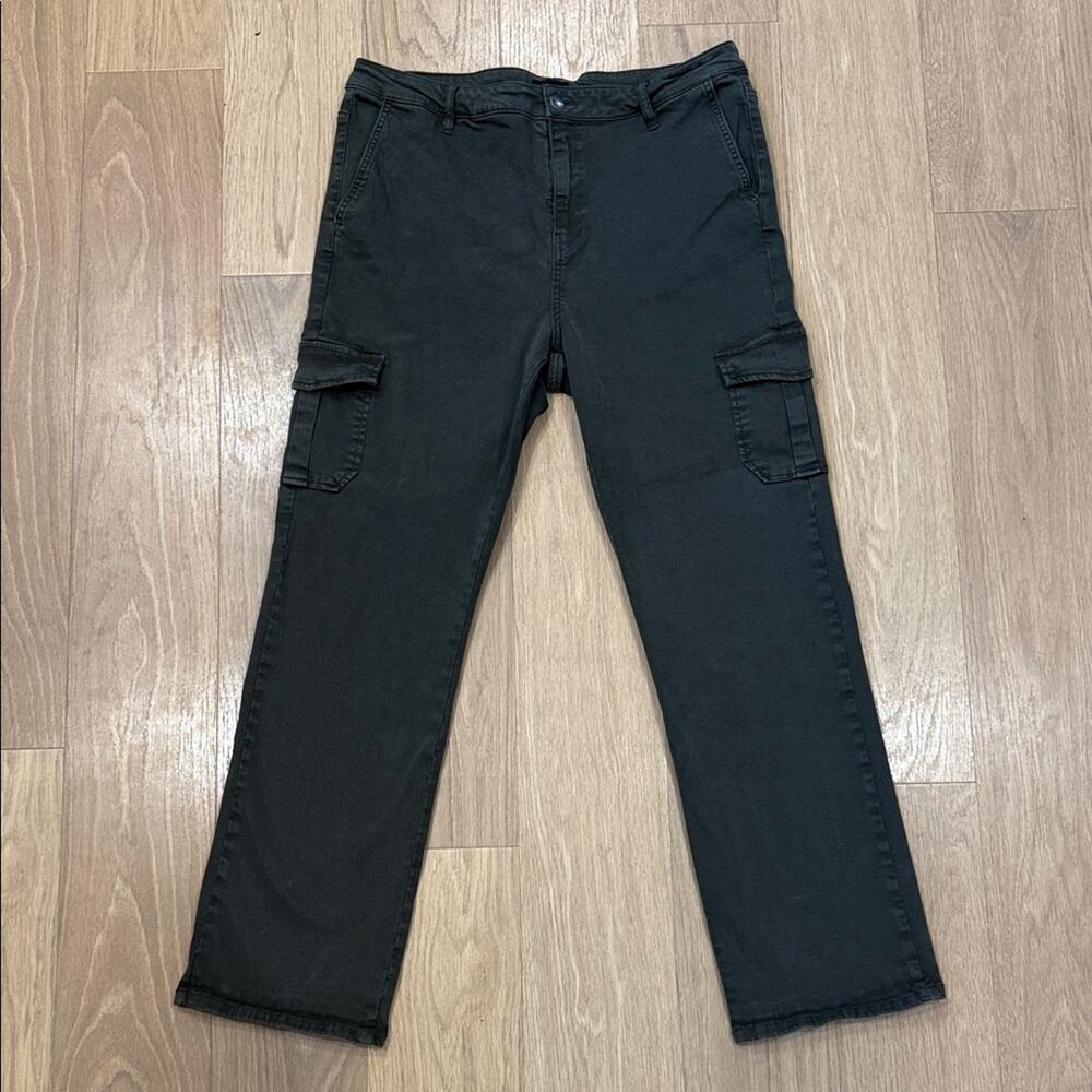 Well Worn Green Cargo Style Pants Size 16